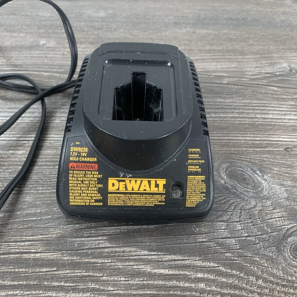 DeWalt DW9226 7.2-18V Nicd 1 Hour Battery Charger (CHARGER ONLY)